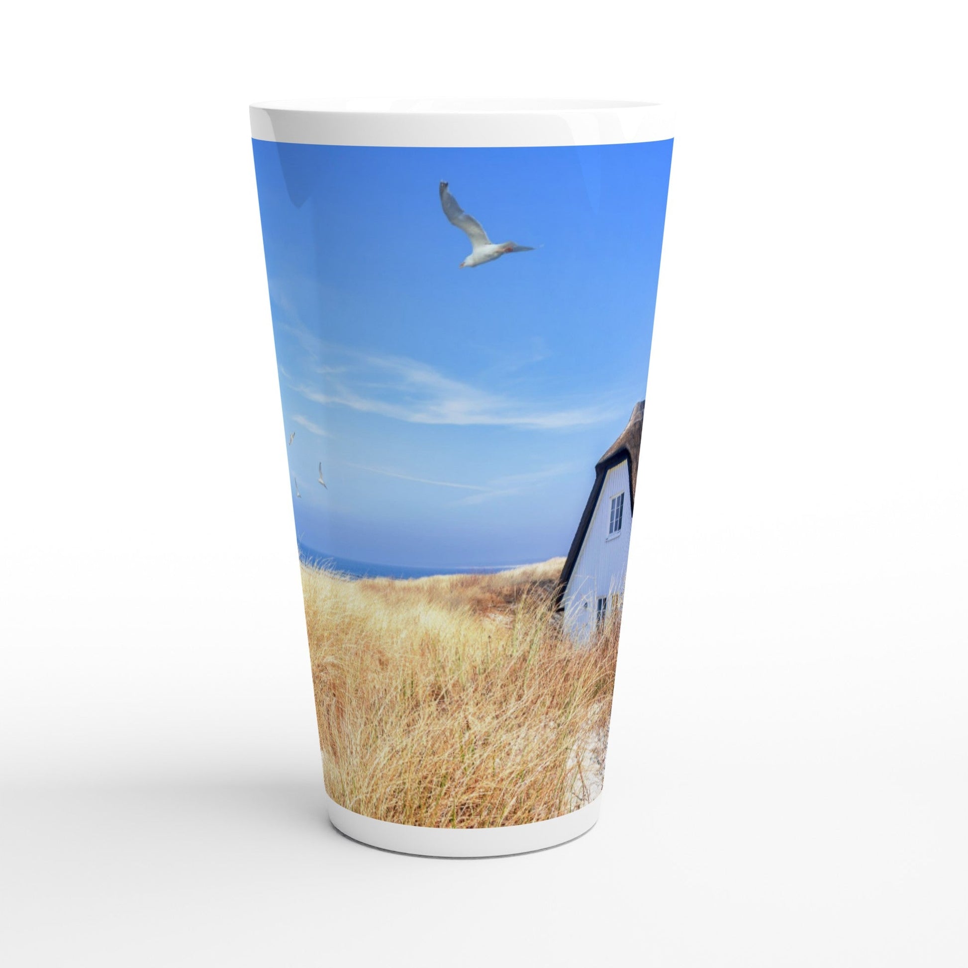XXL-Tasse mit rundum-Druck einer Düne mit reetgedecktem Haus