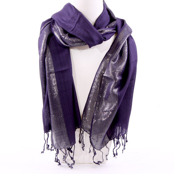 Violetter Schal mit Silberkante